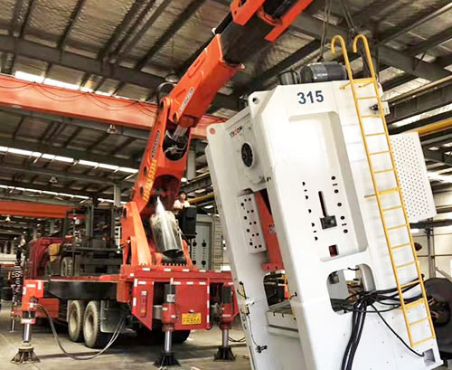 泸县附近随车吊出租，轻松解决运输难题