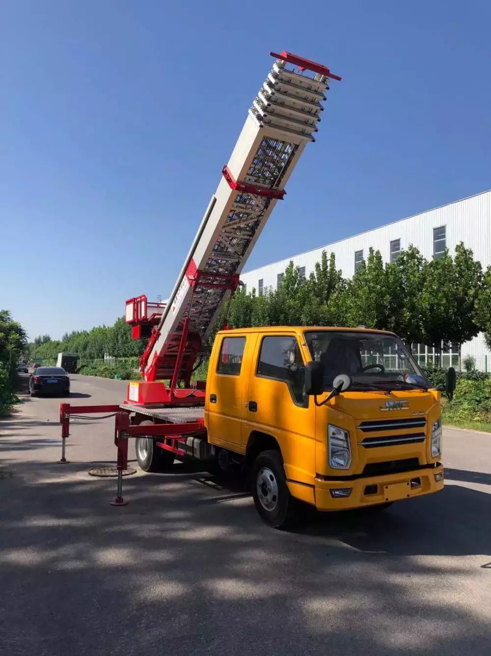 泸县附近的云梯车出租服务：轻松解决高空作业需求