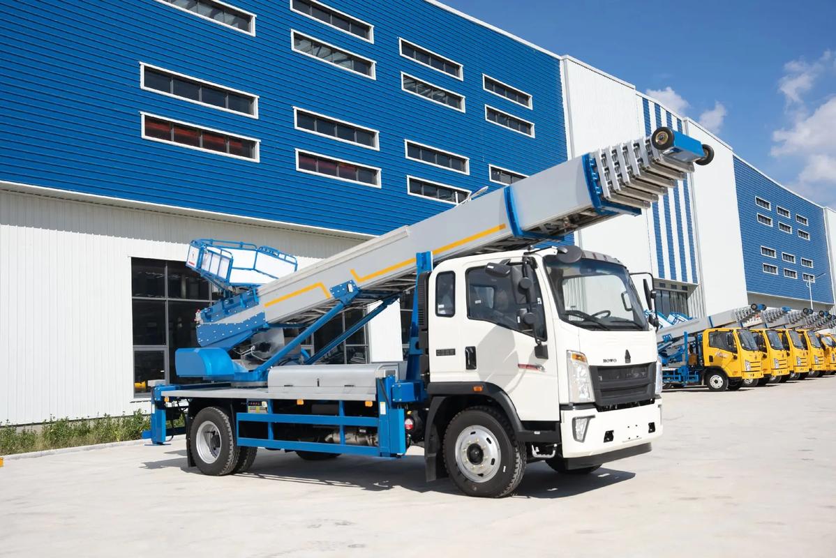 泸县出租云梯车高空作业车 建筑垃圾搬运