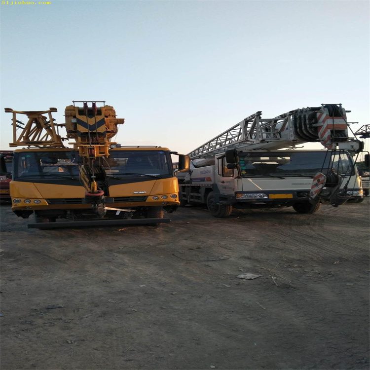 泸县吊车吊挖机正确办法